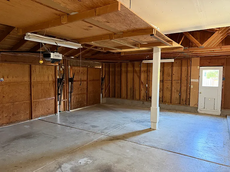 427 Bloom Ln — Photo 37