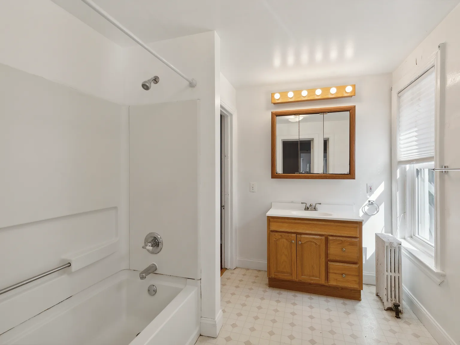 3 bed, 1500 sqft, $2,500 — Photo 3