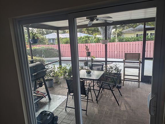 3rd image of 1525 33rd Ave