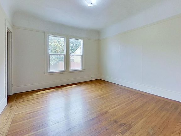 3rd image of 801 Paris St