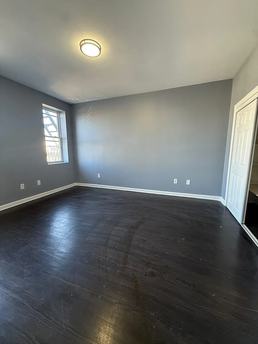Building Photo - 10 40th St #10A
