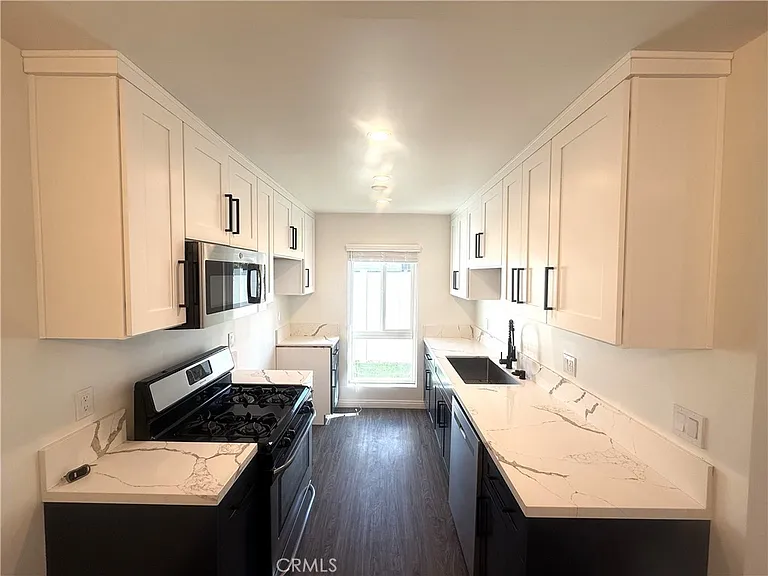 25205 Cypress St #7 — Photo 9