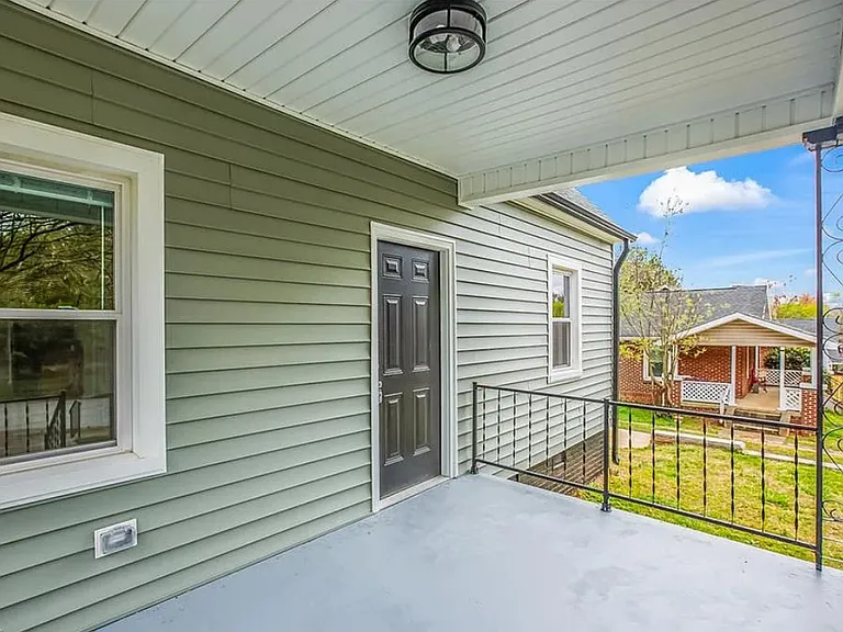 2335 NW Greenway Ave — Photo 2