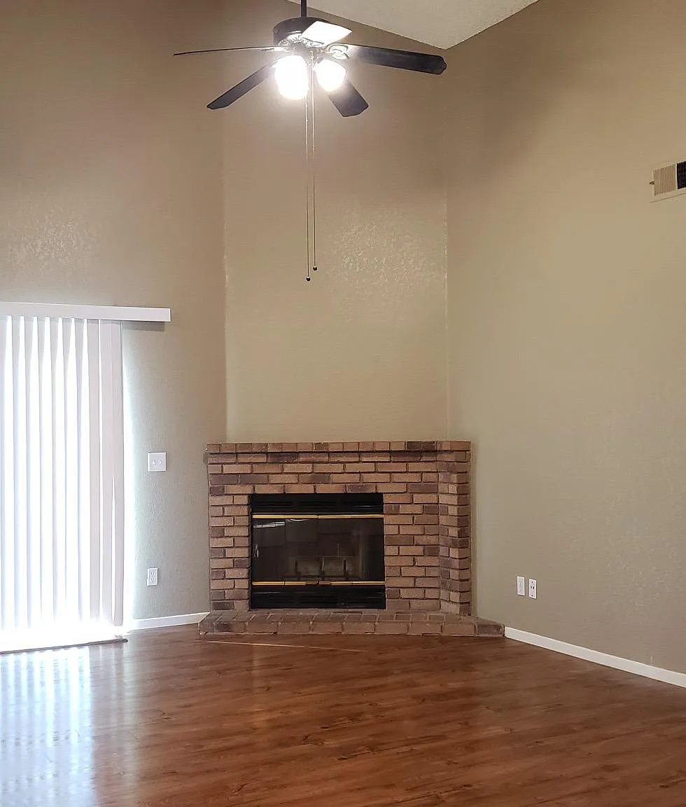 2567 N Marty Ave — Photo 4
