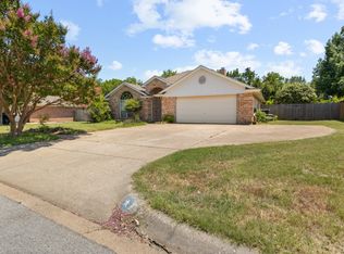 303 Honeysuckle Dr, Cleburne, TX 76033