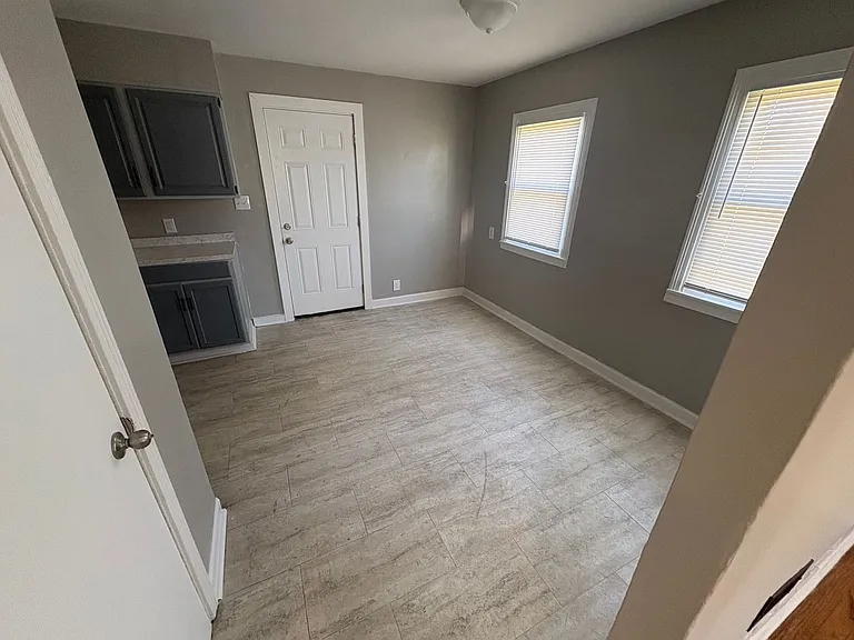 525 S Everett Ave — Photo 8