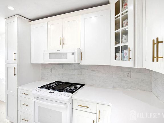 3rd image of 1106 Green Hollow Dr