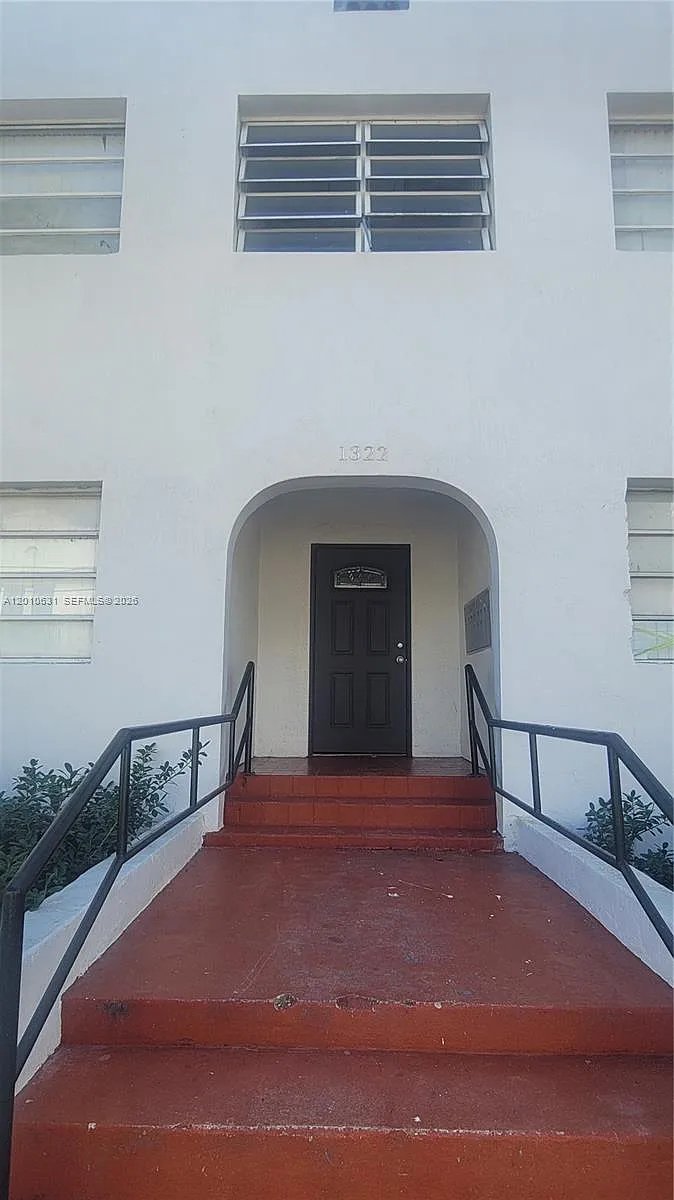 Building Photo - 1322 SW 7th St #7
