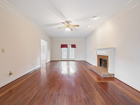3rd image of 1183 Buckingham Cir