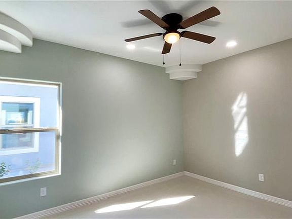 4th image of 2521 Closner Blvd