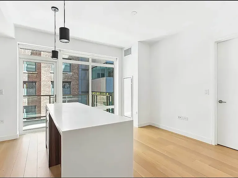 115 E 55th St #10C — Photo 4