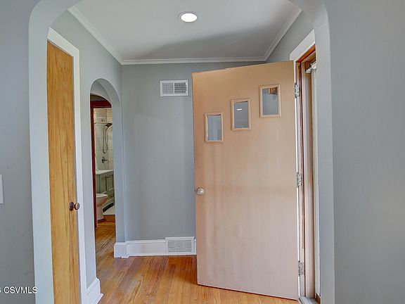 3rd image of 1065 Bloom Rd
