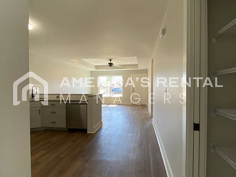 6228 Burbank Crossing Loop — Photo 9