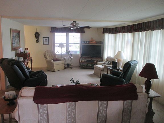 4th image of 128 Jacaranda Dr