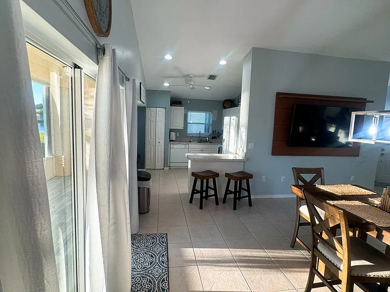 532 SW Indian Key Dr — Photo 12