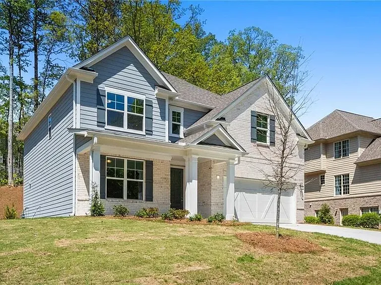 382 Riverwood Dr — Photo 3