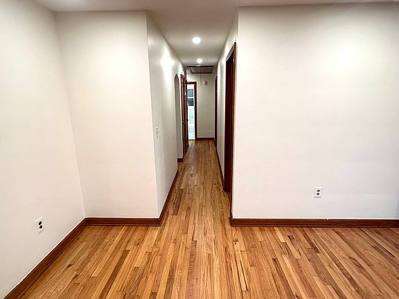 5th image of 118 Division St