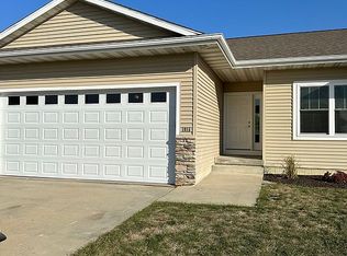 1916 Green Creek Rd, Cedar Falls, IA 50613