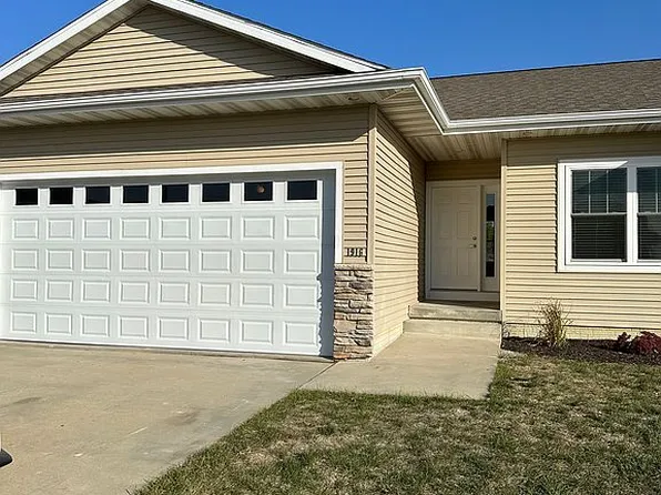 1916 Green Creek Rd, Cedar Falls, IA 50613