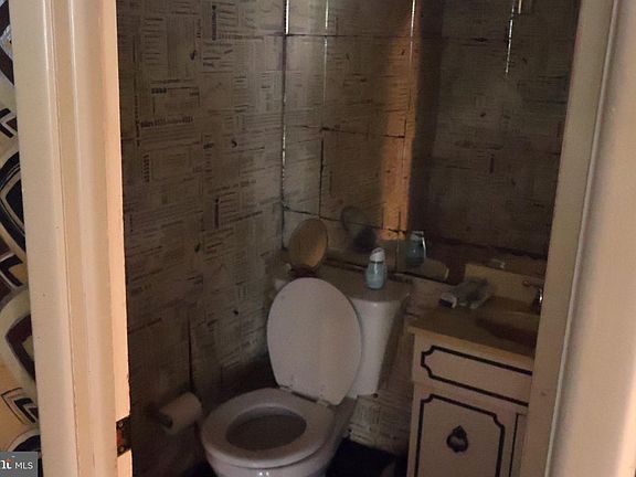 4th image of 1456 Thornberry Rd