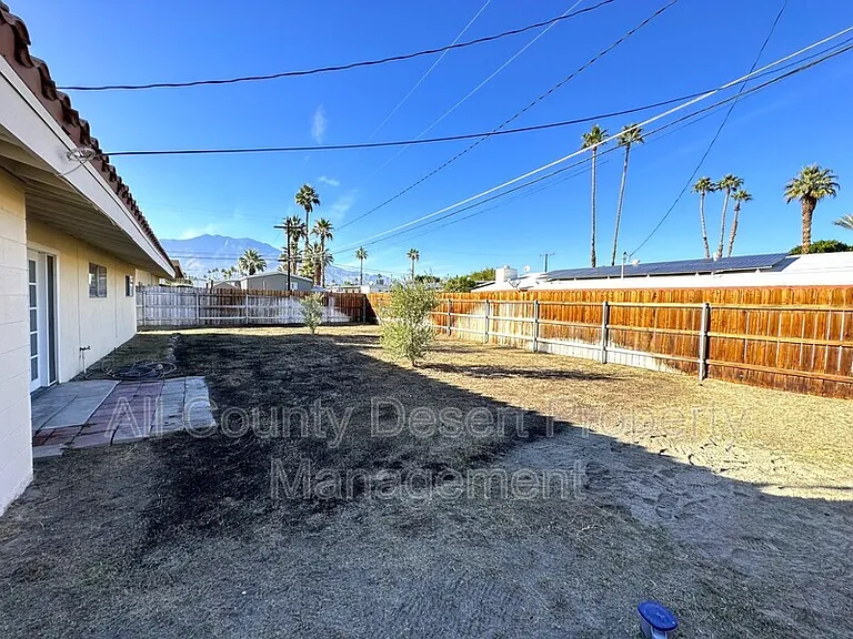 69200 Nilda Dr — Photo 15