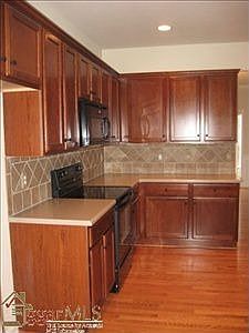 4th image of 912 Kangley Dr