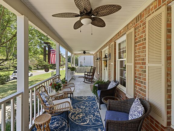 5th image of 76 Martin Cir