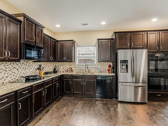 3rd image of 3349 N Henderson Way