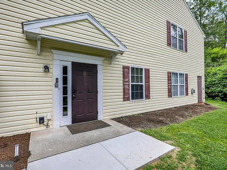182 Christine Dr — Photo 4