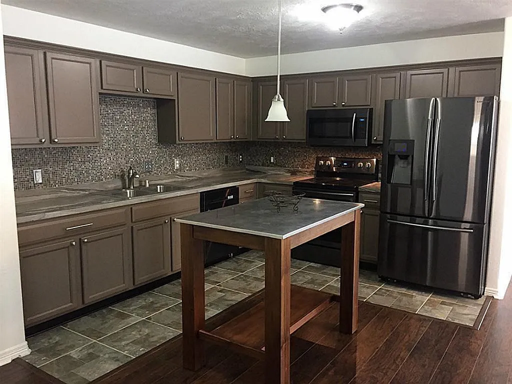 3 bed, 2.0 bath, 1179 sqft, $1,595 — Photo 4