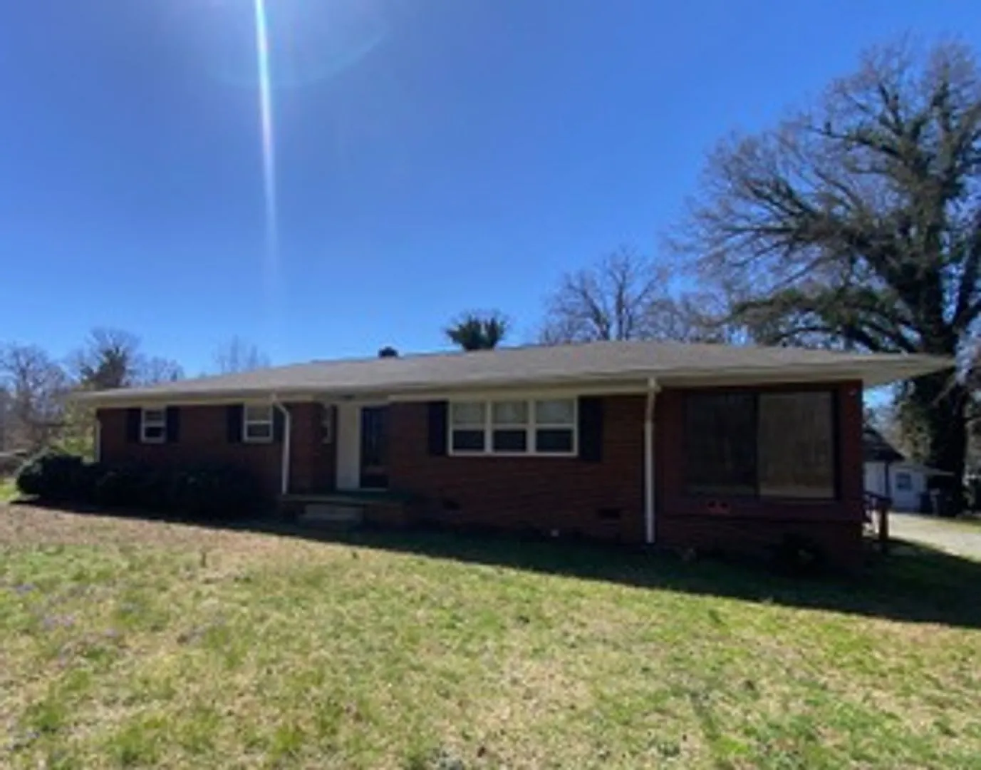 Great three bedroom home in country setting but located in town! — Photo 1