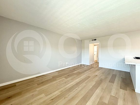 4th image of 25 E Eva St APT 15