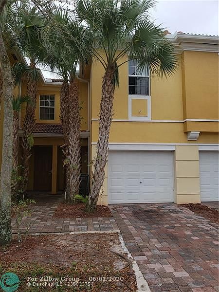1st image of 940 Pipers Cay Dr