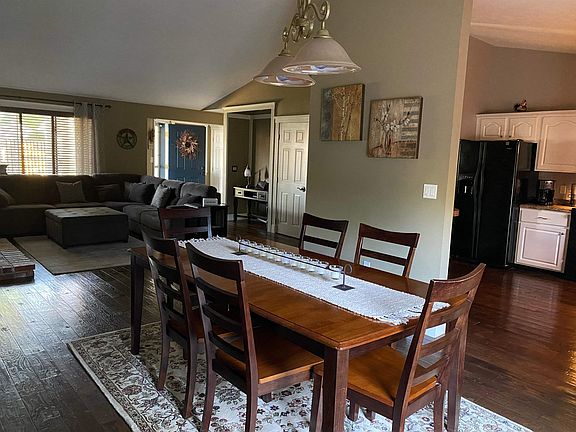 2nd image of 21 Fenwick St #21