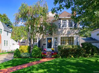 110 Fernwood Ter, Stewart Manor, NY 11530