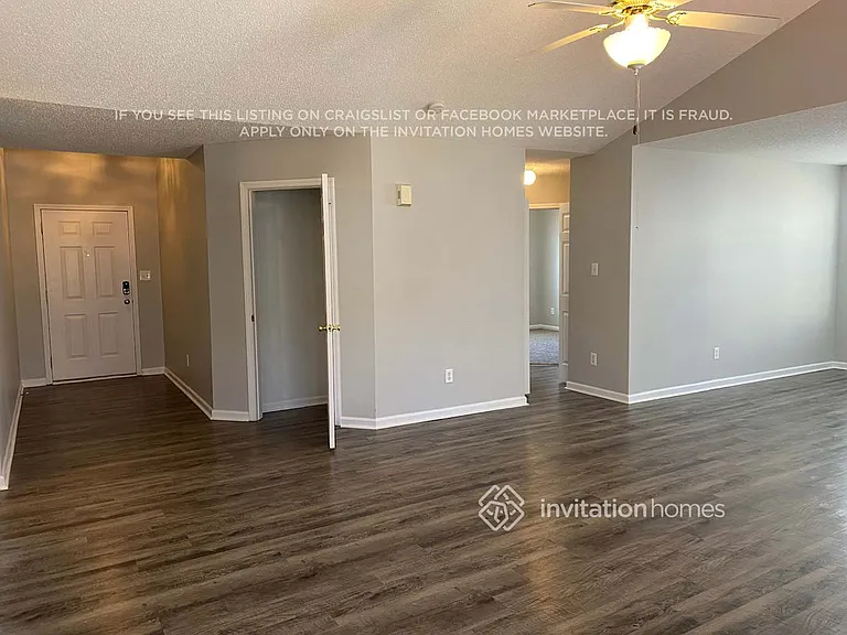 6022 Country Walk Dr — Photo 3