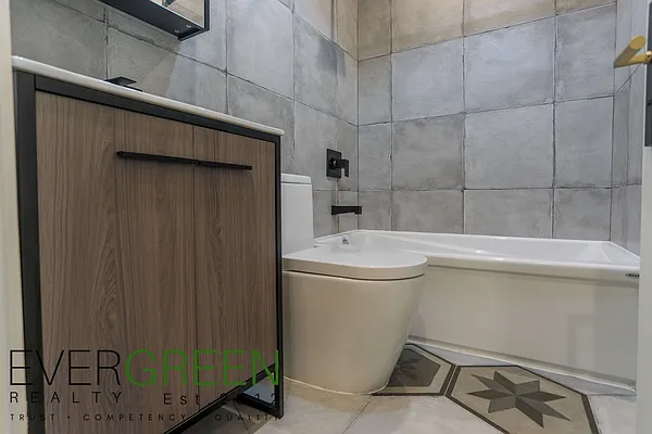 Rented by Evergreen Apartments BK | media 30