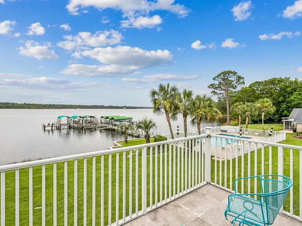 2856 Boat Club Ln, Navarre, FL 32566