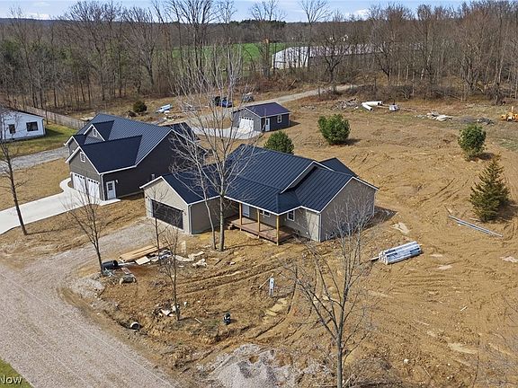 4th image of 69 Hickey St