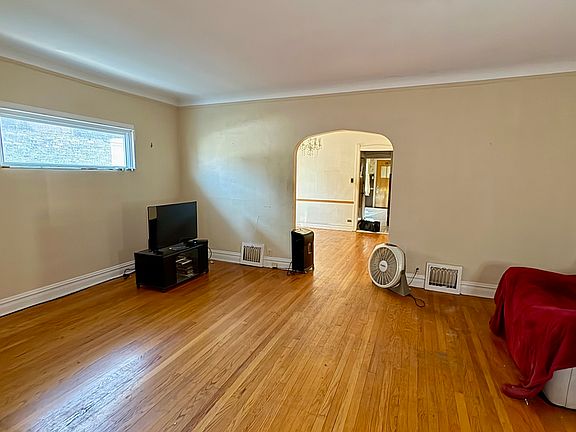 2nd image of 1232 N Mayfield Ave