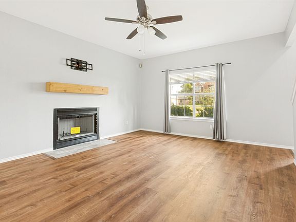 3rd image of 1209 Montclair Dr