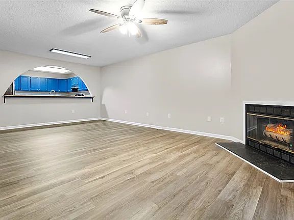5th image of 2123 Shea Ln