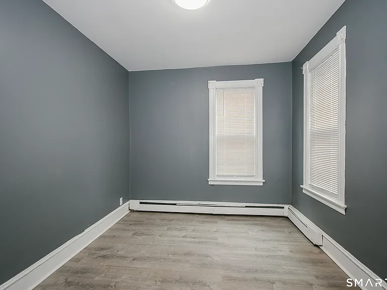 122 Hungerford St — Photo 6