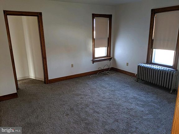 4th image of 210 E Broad St