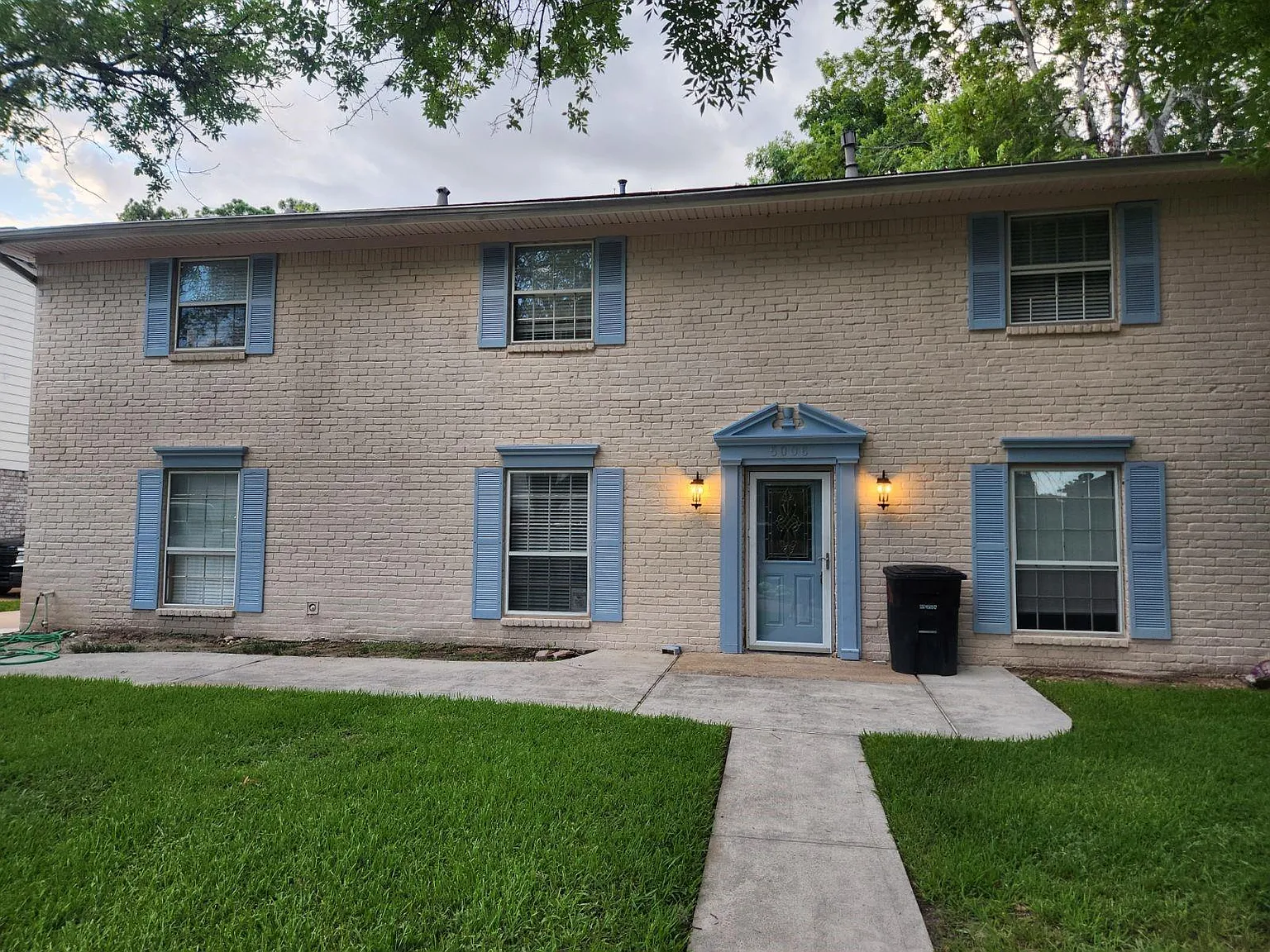 4 bed, 3.5 bath, 2856 sqft, $2,600 — Photo 1