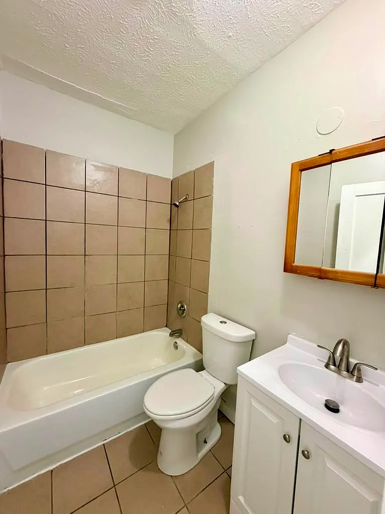 2 bed, 1069 sqft, $995 — Photo 3