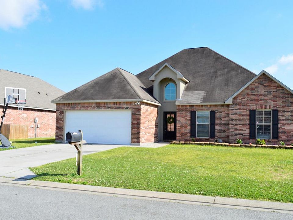 1st image of 303 Lakefront Dr