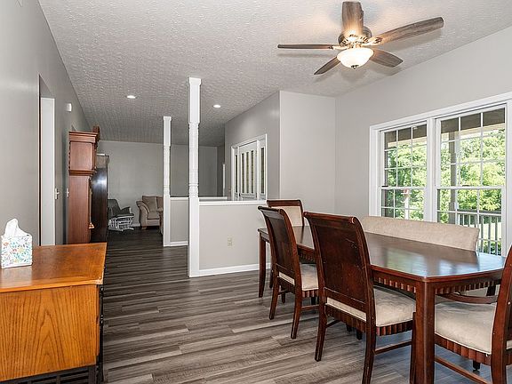 4th image of 1034 Hilltop Ln
