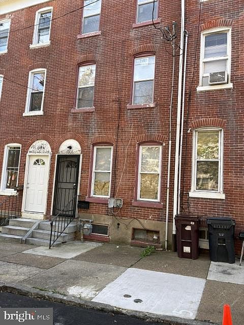 1st image of 1006 W 3rd St