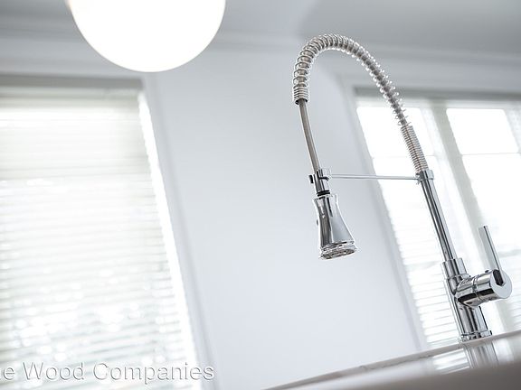 3rd image of 936 N High St APT 306